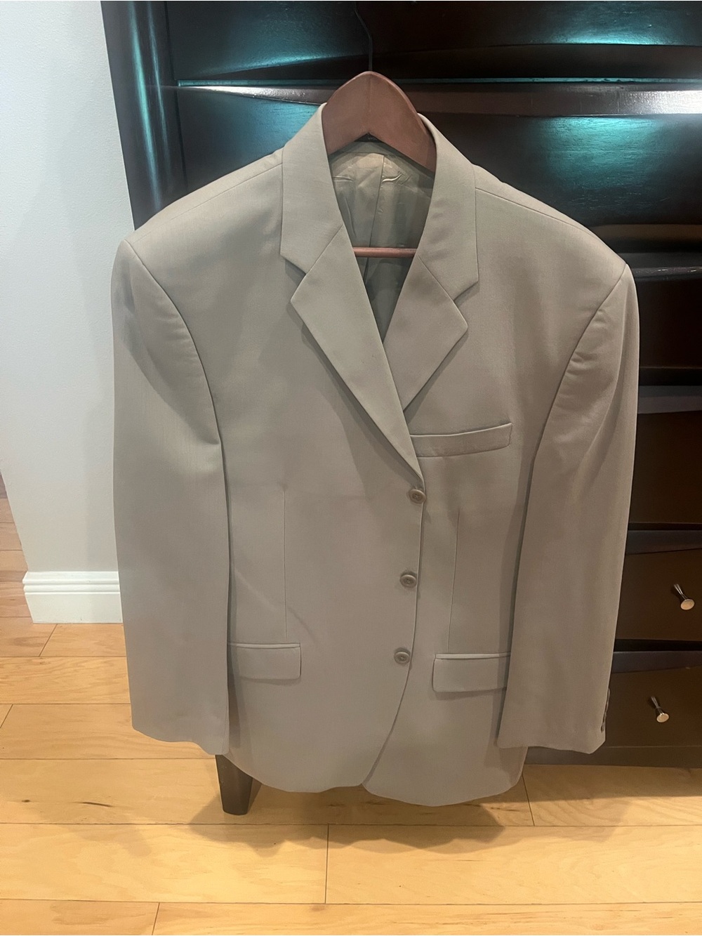DKNY Essentials Men’s 100% Virgin Wool Blazer Sport Coat Taupe Gray 42R